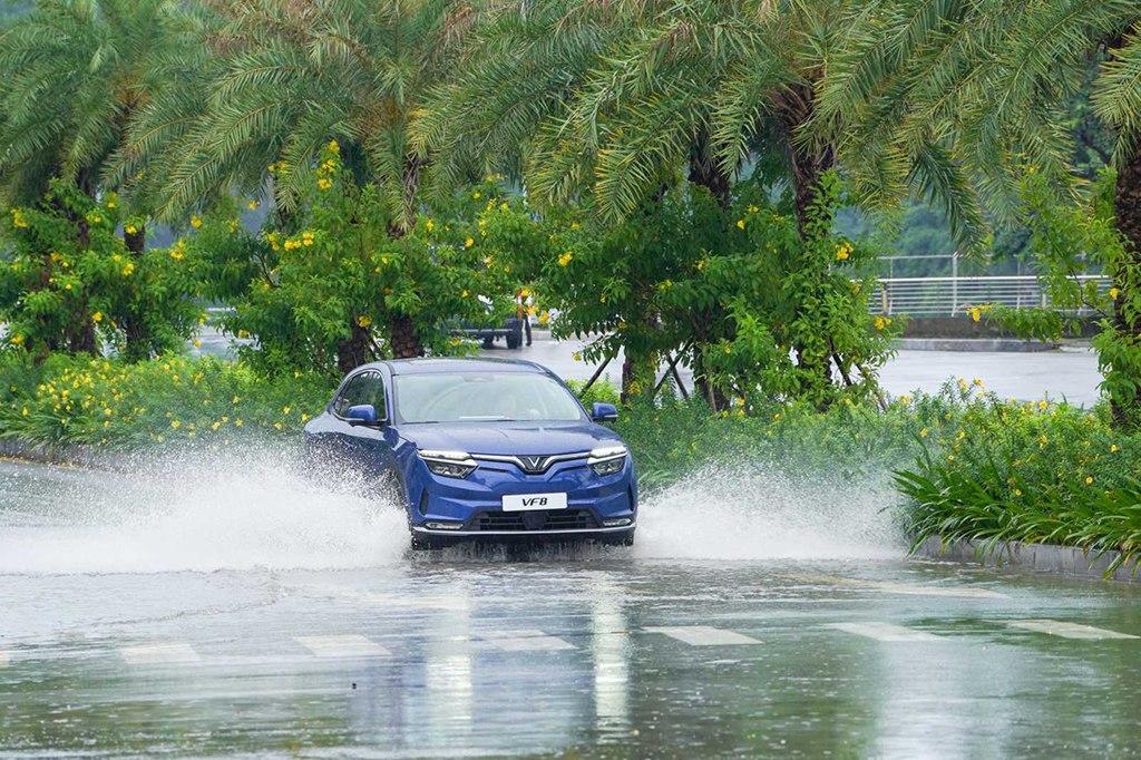 VinFast VF 8 nhận danh hiệu Xe xanh của năm 2023-2