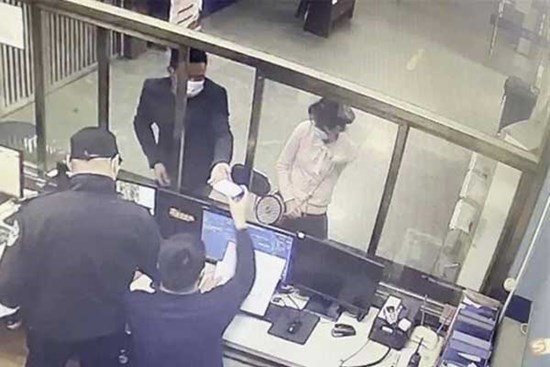 Bạn trai cực chiều chuộng muốn mua gì cũng được, cô gái sốc nặng vì điều này