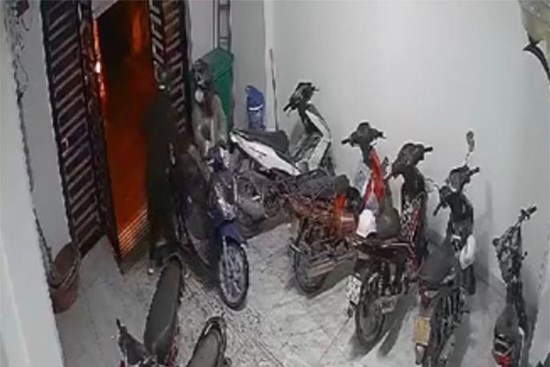 Xác minh clip cô gái bị nam thanh niên sàm sỡ ở Hà Nội