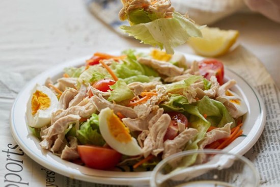 Giảm cân giữ dáng với món salad cực dễ làm ăn lại siêu ngon