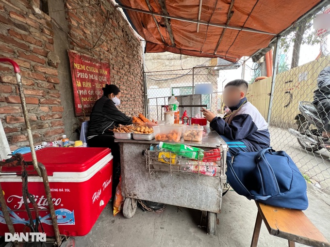 Sự thật chủ quán nem chua rán Hà Nội nghỉ 5 tháng du lịch châu Âu-1