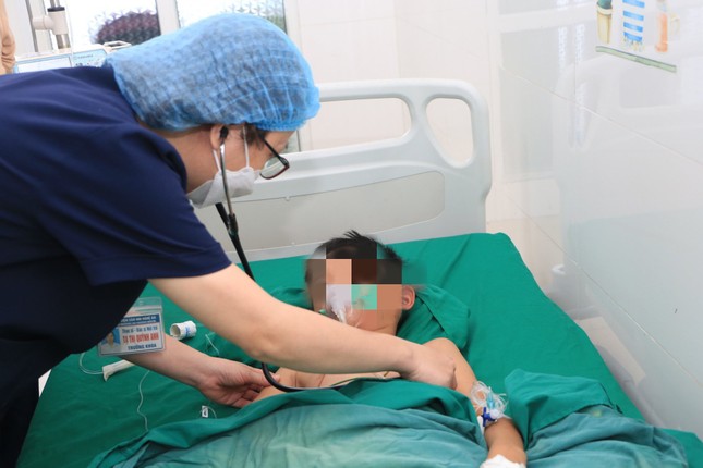 Huy động máu cứu hai trẻ nhỏ trong vụ nổ kinh hoàng ở gara ô tô-2