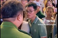 TP HCM: Bị đám đông bao vây trên phố đi bộ Nguyễn Huệ, anh công an nói lời cảm động