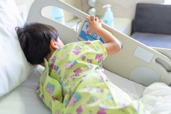 Thủ phạm gây bùng phát tổn thương gan nặng ở trẻ