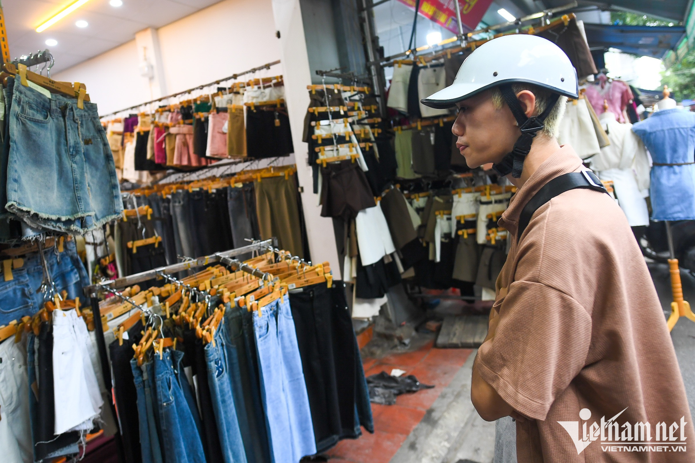 Chợ thời trang lớn nhất Hà Nội ế ẩm chưa từng thấy-11
