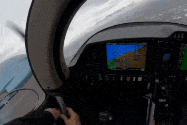 Sự cố phi công tắt nhầm động cơ khiến máy bay lao xuống cao tốc Anh năm 1989-1