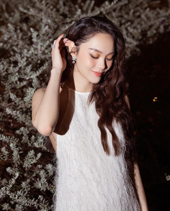 Kiểu tóc xoăn hack tuổi vi diệu lại tiếp tục chiếm sóng hè này-9