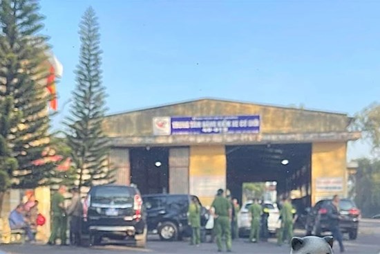 Công an phong tỏa, khám xét hàng loạt Trung tâm đăng kiểm ở Lâm Đồng