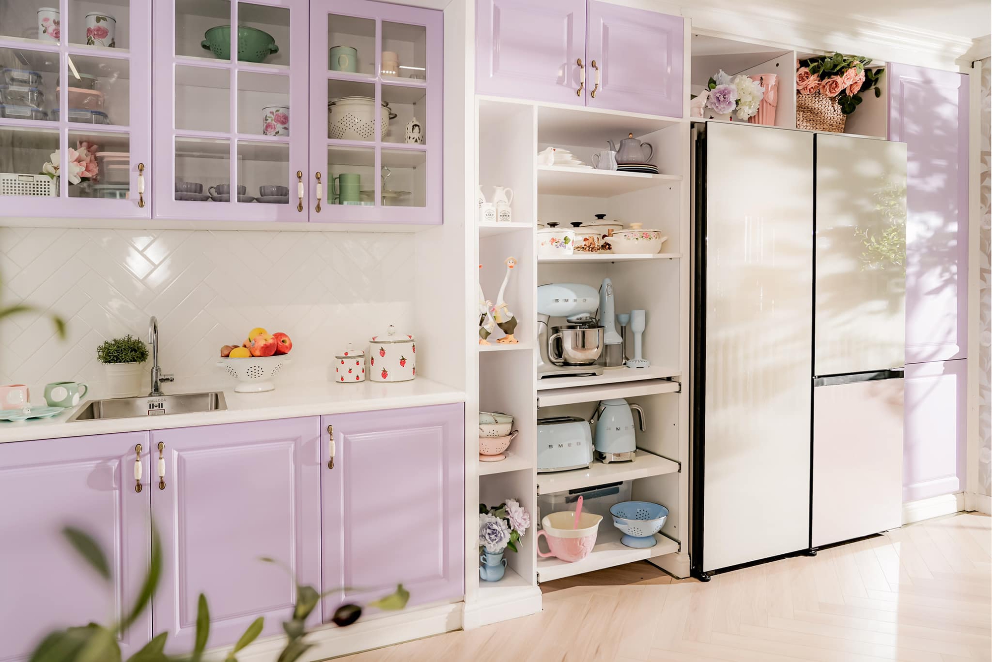 Góc bếp màu tím pastel với đủ các thiết bị hiện đại của mẹ 3 con ở TP. HCM-5