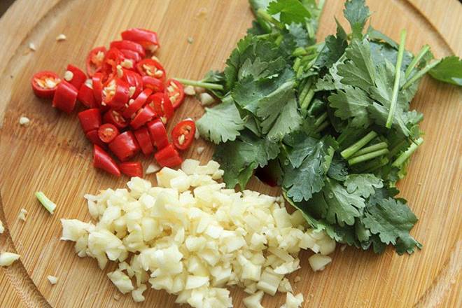 Lấy loại rau giàu kali trộn chung với dưa chuột được món giòn ngon thanh mát-5