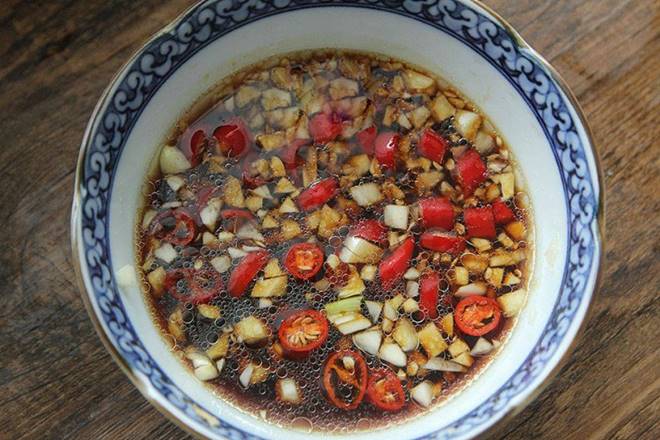 Lấy loại rau giàu kali trộn chung với dưa chuột được món giòn ngon thanh mát-6