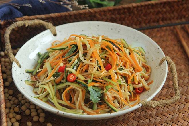 Lấy loại rau giàu kali trộn chung với dưa chuột được món giòn ngon thanh mát-8