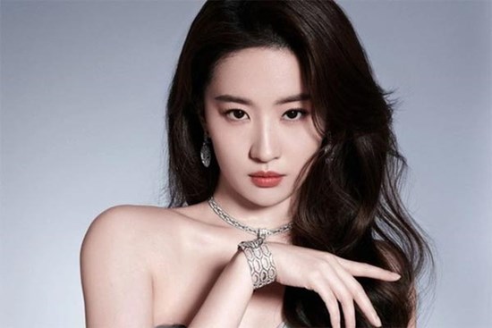 Lưu Diệc Phi bị chê béo: Khi chuẩn gầy độc hại ám ảnh showbiz Hoa ngữ