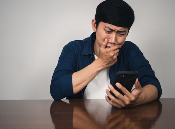 Chàng trai nhắn tin cho bố đã qua đời để tâm sự, giật mình khi nhận được tin nhắn trả lời-1