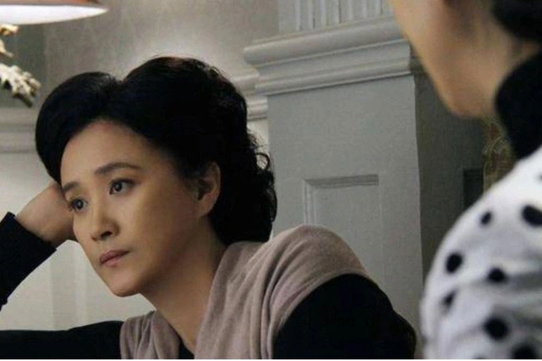 Mẹ không trông được cháu thì để con thuê giúp việc-1