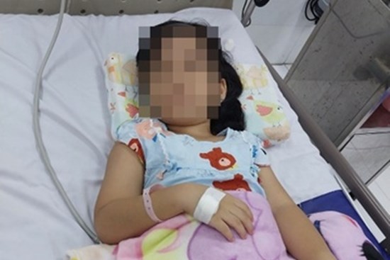 Cảnh bảo thuốc nhỏ mũi có tác dụng phụ nguy hiểm cho trẻ em