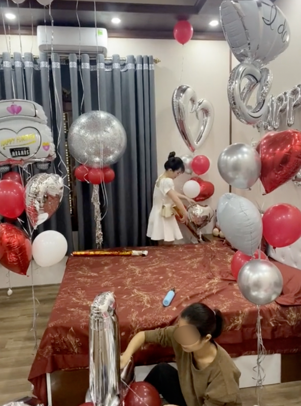 Cô gái bắn pháo giấy đầy phòng cưới của bạn gây tranh cãi-5