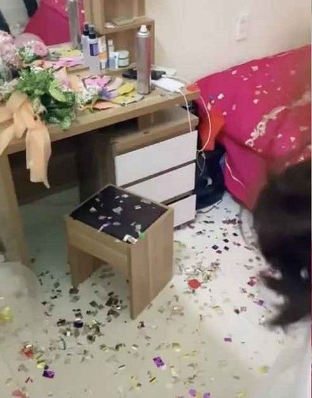 Cô gái bắn pháo giấy đầy phòng cưới của bạn gây tranh cãi-9