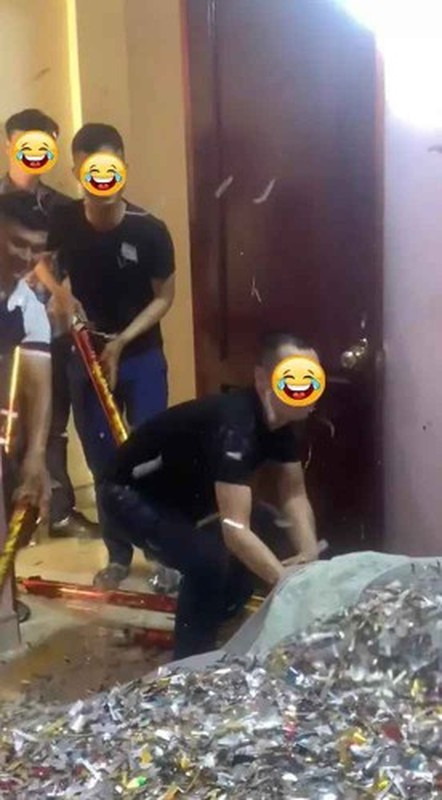 Cô gái bắn pháo giấy đầy phòng cưới của bạn gây tranh cãi-11