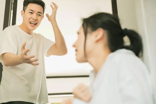 Chỉ 1 câu nói của chồng phá nát không khí bữa cơm sum họp gia đình