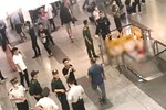 Khách ngoại quốc nhảy từ tầng 3 nhà ga sân bay Nội Bài đã tử vong-1