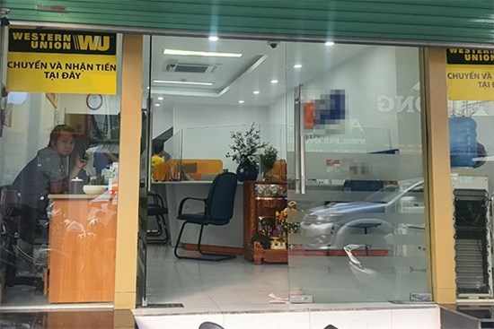 Lãnh đạo phòng giao dịch ngân hàng tử vong ở trụ sở