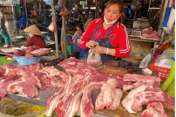 Giá heo hơi chạm đáy: Vì sao người tiêu dùng vẫn phải mua thịt heo giá cao?-1