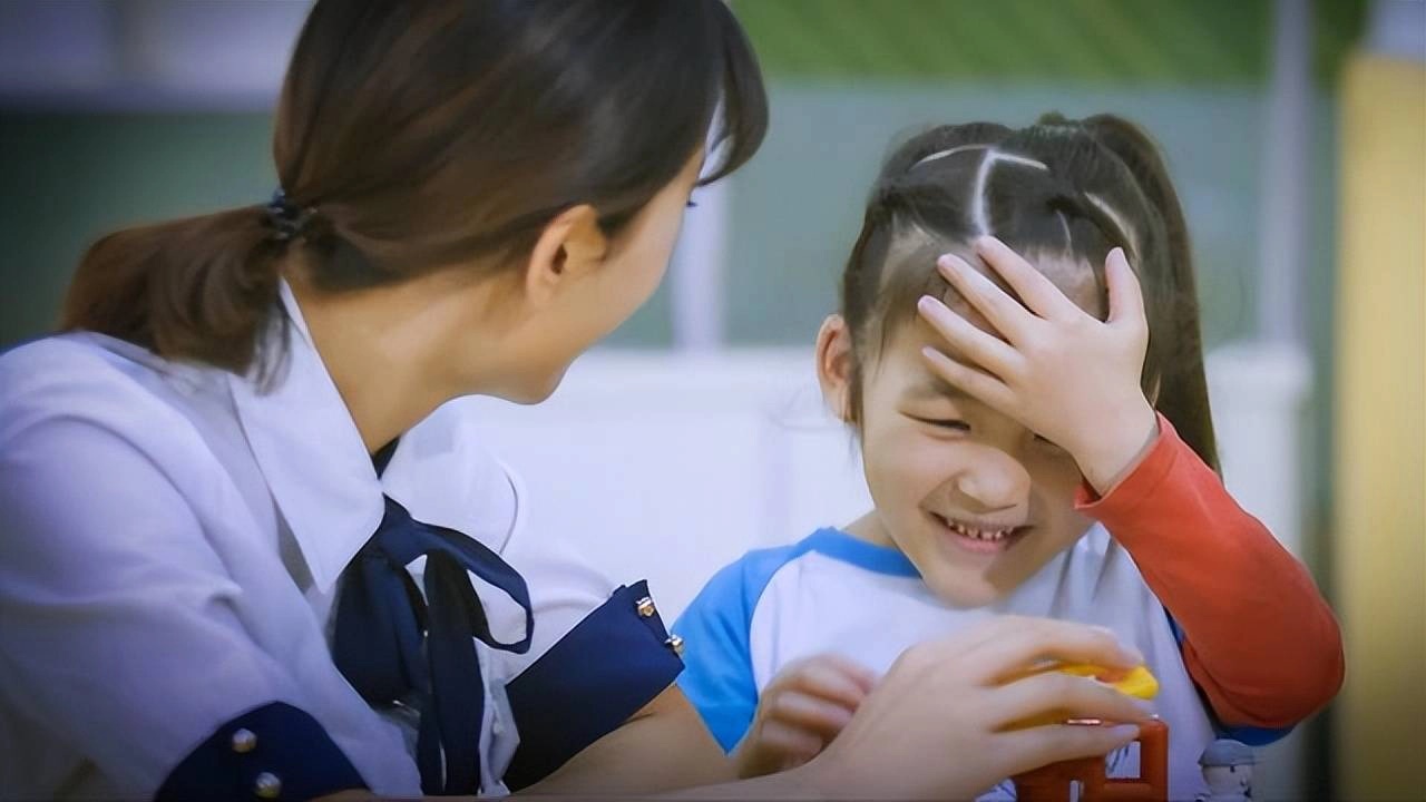 Mẹ ơi, có người chạm vào con, câu trả lời của 2 kiểu cha mẹ ảnh hưởng đến tương lai của trẻ-1