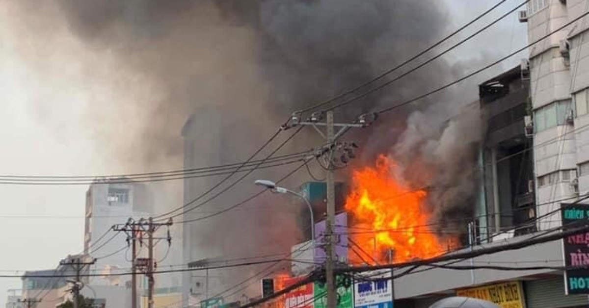 39 người thoát khỏi biển lửa vụ cháy quán phở gần bến xe Miền Đông-1