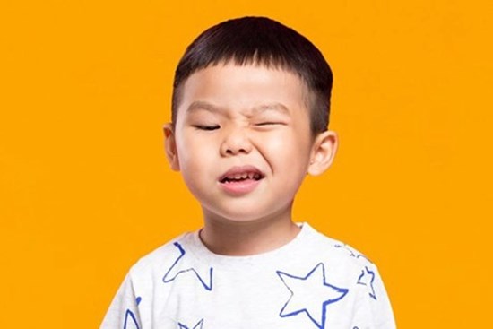 Trẻ dễ mắc một bệnh đáng sợ nếu xem tivi, điện thoại nhiều