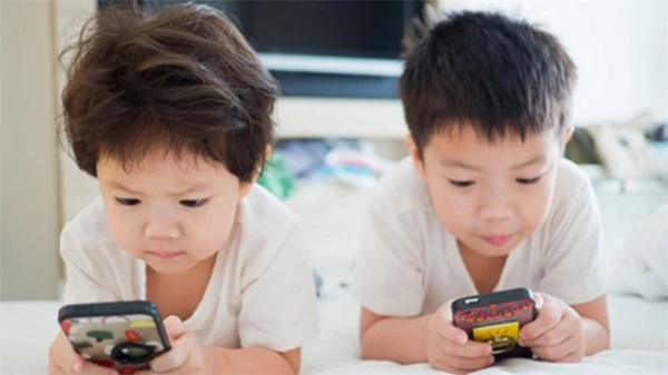 Trẻ dễ mắc một bệnh đáng sợ nếu xem tivi, điện thoại nhiều-1