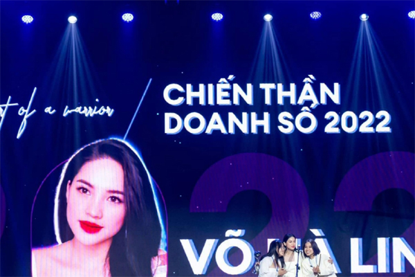 Chiến thần Hà Linh livestream vụ Hoa Linh gây bão, xu hướng triệu người lo?-1