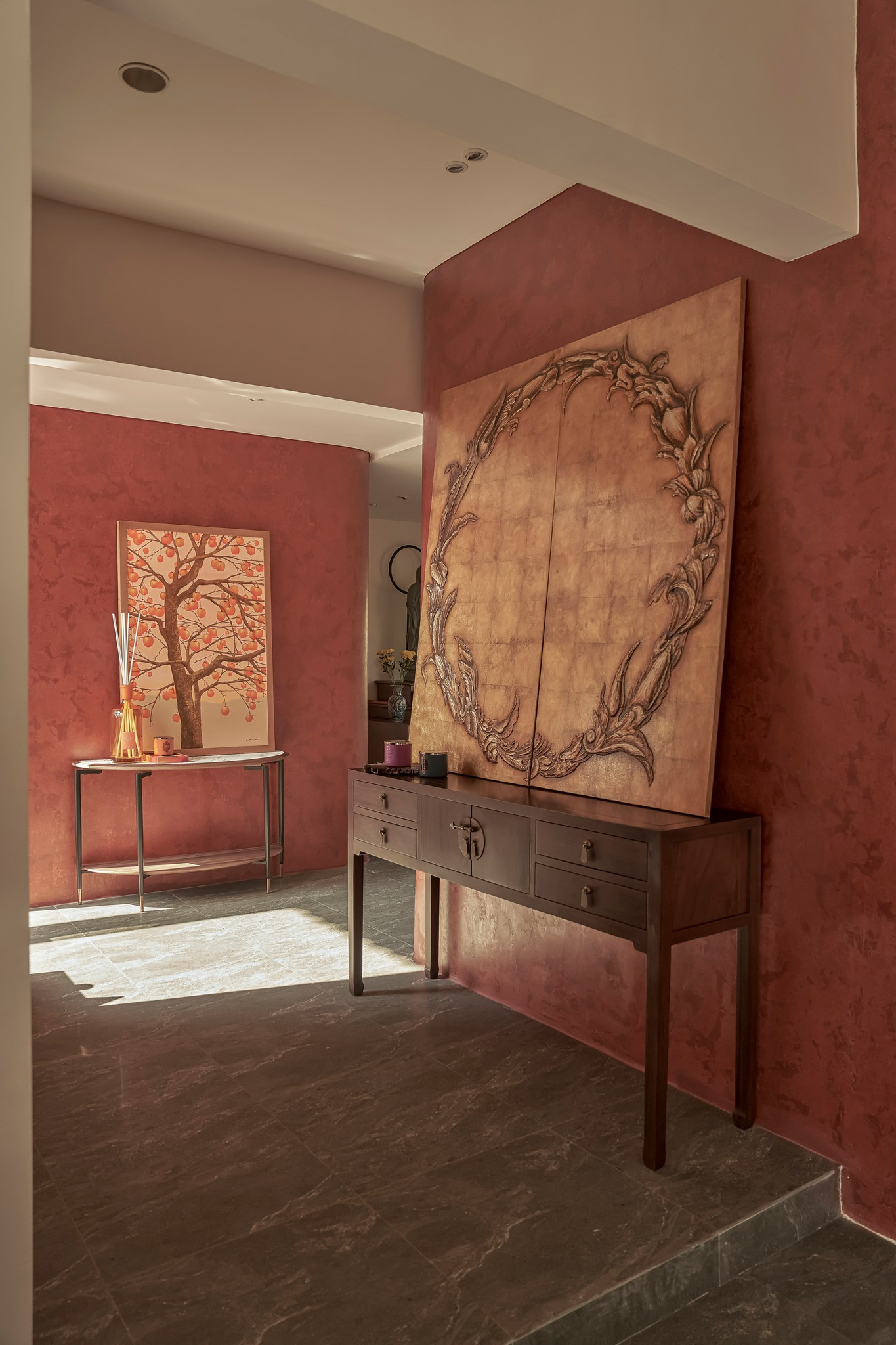 Ngôi nhà trên đỉnh đồi ở Bảo Lộc mang màu sắc vùng đất đỏ, tái sử dụng đồ cũ-16