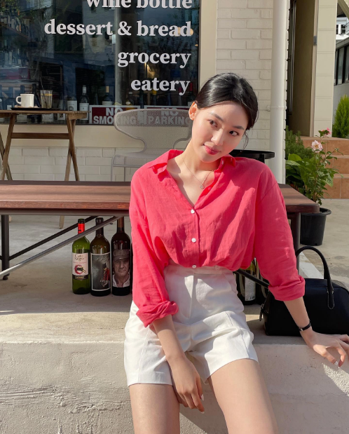 5 màu áo sơ mi hack tuổi đáng sắm nhất mùa hè-6