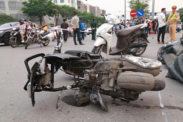 Vụ xe điên gây tai nạn liên hoàn trên đường Võ Chí Công: Tài xế gục xuống, nói xe tôi mất phanh-4