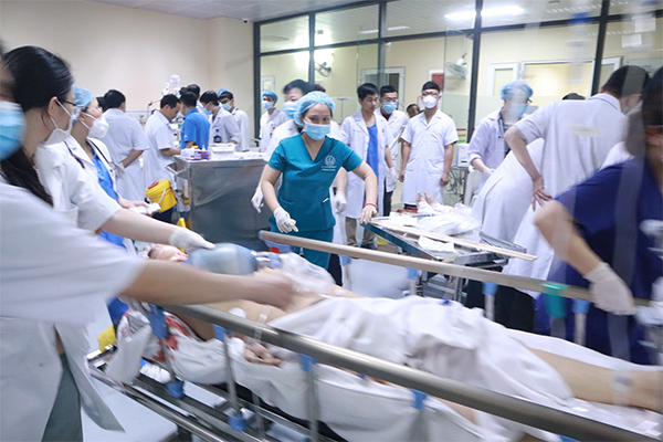 Khởi tố vụ án, tạm giữ hình sự tài xế ô tô đâm 17 xe máy ở Hà Nội-3