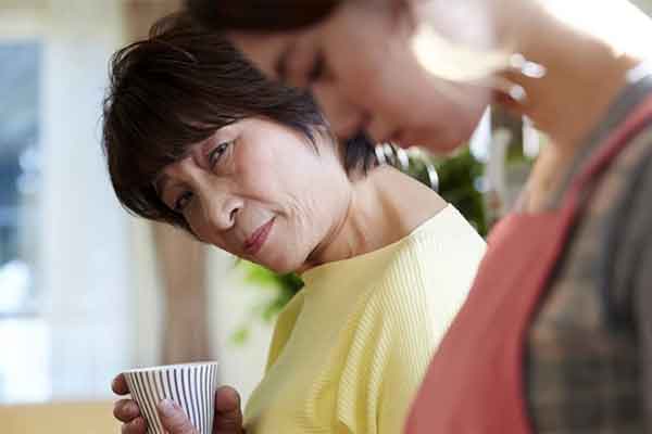 Tá hỏa khi mở tủ lạnh nhà chị dâu để tìm nước uống-2