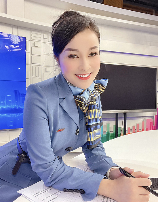 BTV, Thượng úy Minh Hương khoe ngôi nhà đẹp hết chỗ chê, phong cách cắm hoa khiến chị em nể phục-1