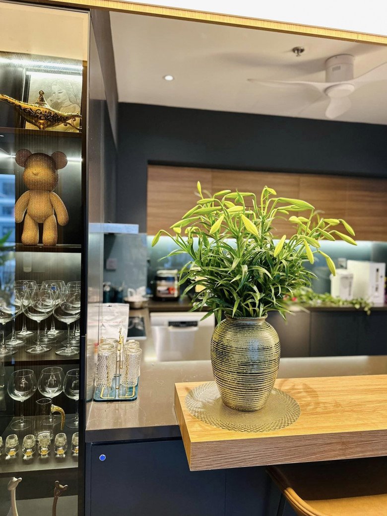 BTV, Thượng úy Minh Hương khoe ngôi nhà đẹp hết chỗ chê, phong cách cắm hoa khiến chị em nể phục-4