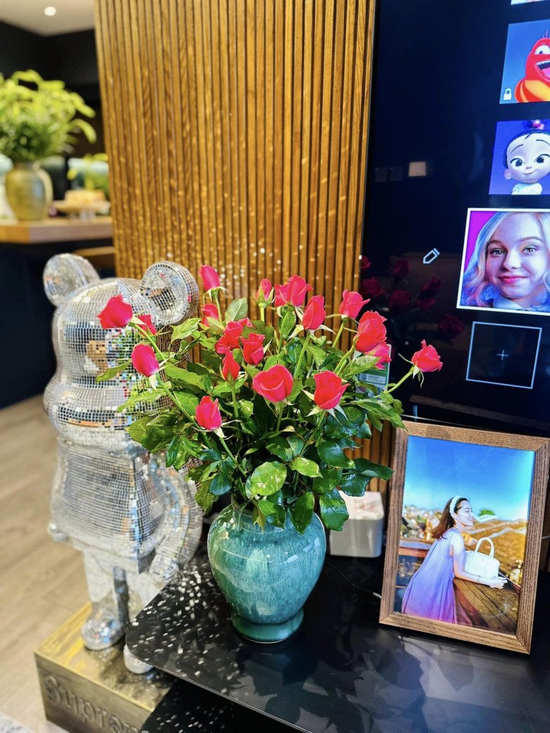 BTV, Thượng úy Minh Hương khoe ngôi nhà đẹp hết chỗ chê, phong cách cắm hoa khiến chị em nể phục-8