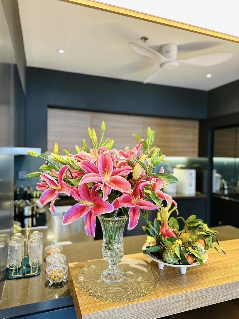 BTV, Thượng úy Minh Hương khoe ngôi nhà đẹp hết chỗ chê, phong cách cắm hoa khiến chị em nể phục-15