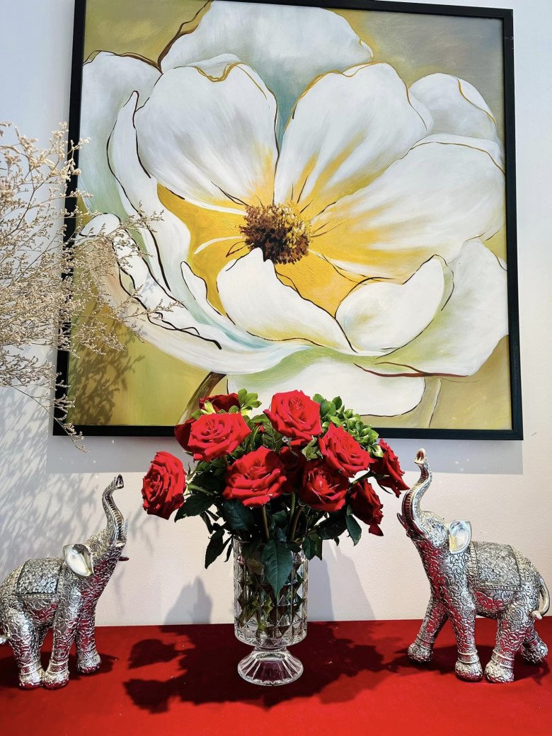 BTV, Thượng úy Minh Hương khoe ngôi nhà đẹp hết chỗ chê, phong cách cắm hoa khiến chị em nể phục-24