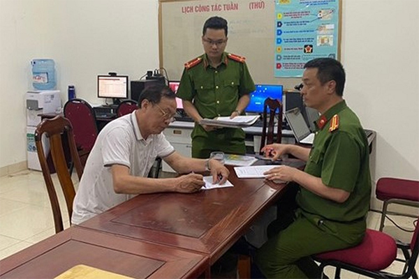 Vụ ôtô gây tai nạn liên hoàn ở Hà Nội: Tài xế đạp nhầm chân ga-2