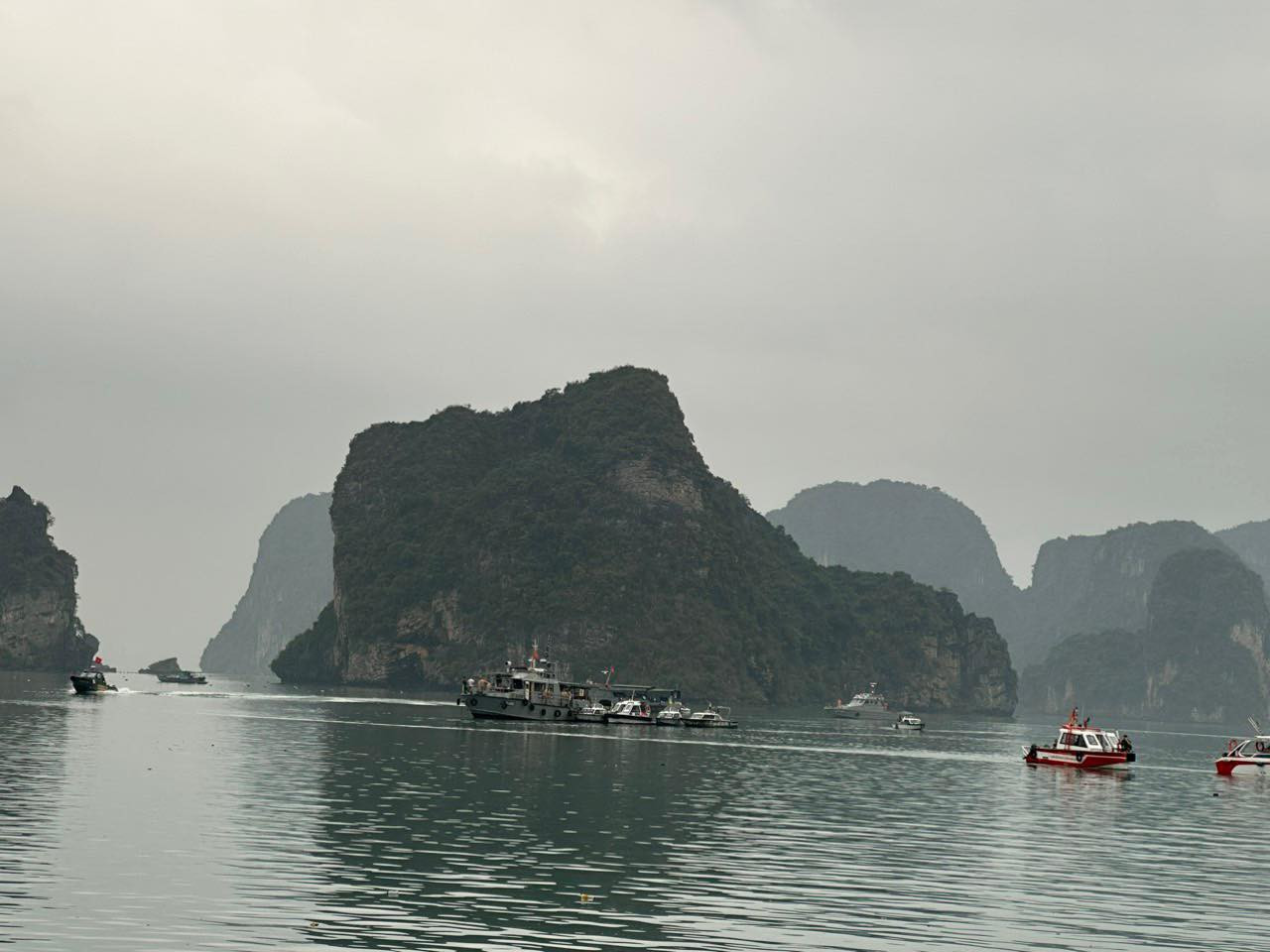 Xác định vị trí rơi trực thăng Bell 505, tiến hành trục vớt-1