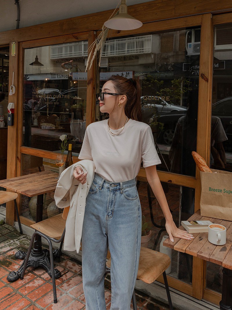 Diện áo thun trắng càng đơn giản càng đẹp với 10 công thức-1