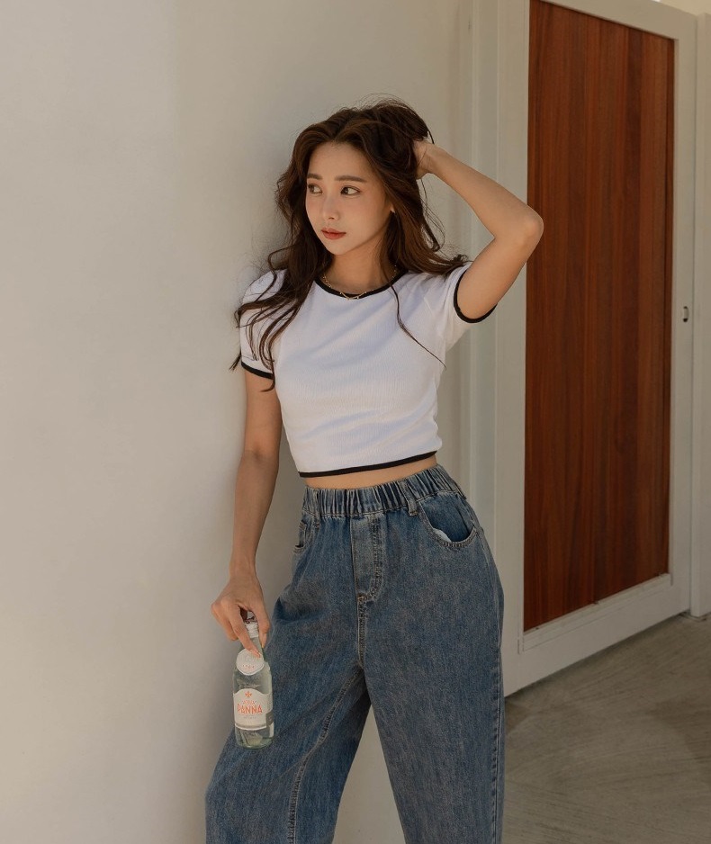 Diện áo thun trắng càng đơn giản càng đẹp với 10 công thức-10