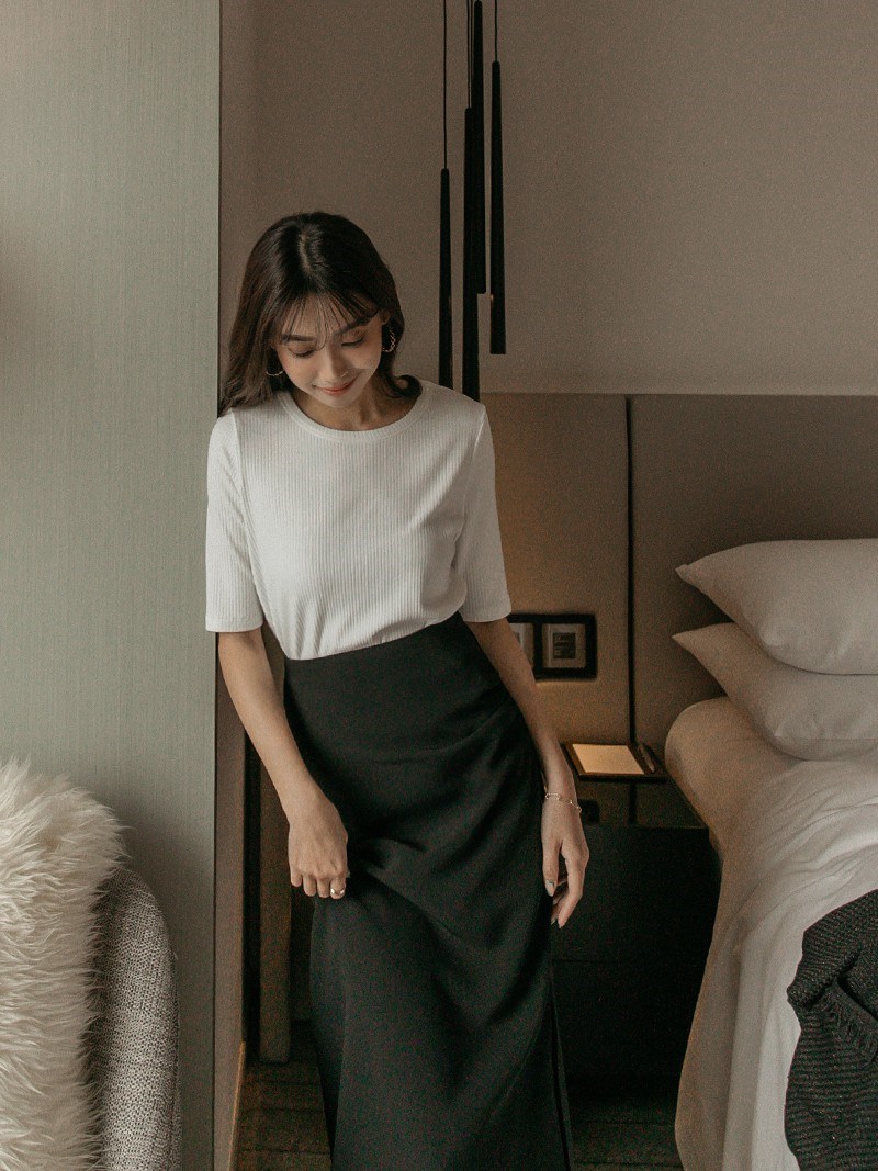 Diện áo thun trắng càng đơn giản càng đẹp với 10 công thức-7