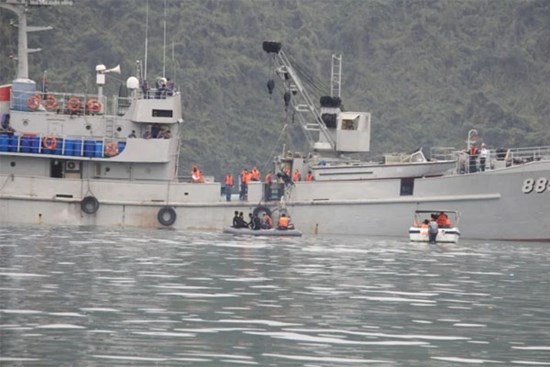 Hình ảnh mới nhất tại hiện trường máy bay rơi: Tìm thấy thi thể nạn nhân thứ 4