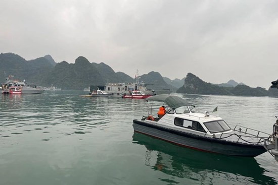 Mở rộng phạm vi tìm kiếm nạn nhân còn lại trong vụ trực thăng rơi trên vịnh Hạ Long