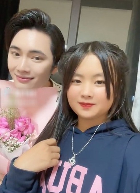 Tái xuất phố thị, Phúng Phính Hà Giang có diện mạo lạ-9